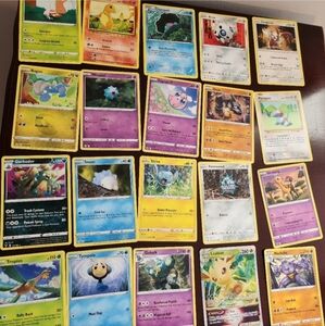 Lot of 180 Pokémon cards
